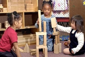 3-girls-play-with-building-blocks